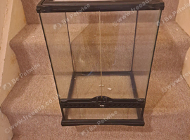 Exo terra arboreal solid glass enclosure with fully working lock and all lid clips