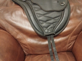 16" Treeless saddle