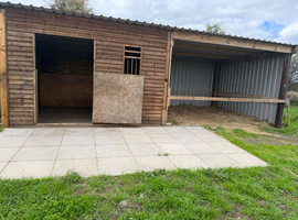 Livery yard Darfeild