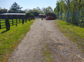 Laurel Meadow stables Sunbury on Thames
