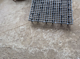 Pigeons grill floor
