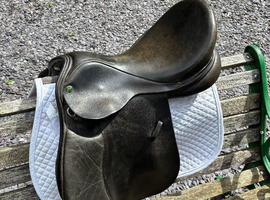 English Riding Saddle co. GP saddle. Medium Wide fit, 18&rdquo; seat