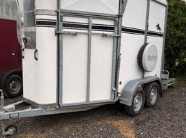 Bateson Deauville horse trailer