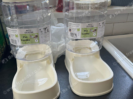 Automatic pet feeder