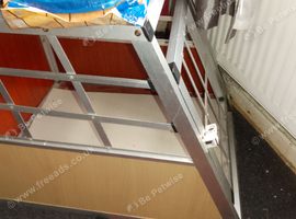 Aluminium dog crate