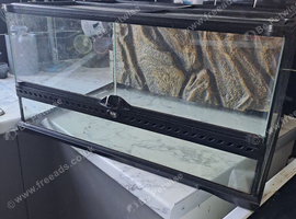 Extra large solid glass exo terra terrarium/enclosure with background