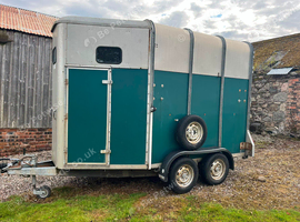 Ifor Williams HB510r horse trailer