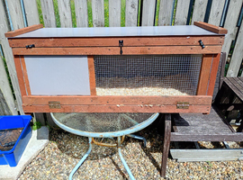 4 ft rabbit /ferret hutch