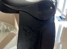 Dressage saddle