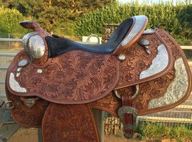 Circle Y Western Show Saddle &ndash; Excellent Condition &ndash; 15.5" Seat &ndash; Full QH Bars