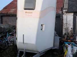 Bateson derby horse trailer
