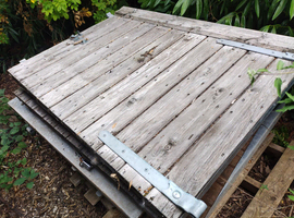 LOOSE BOX DOORS & GRILLES