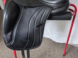 Dressage Saddle 17.5" Medium Width