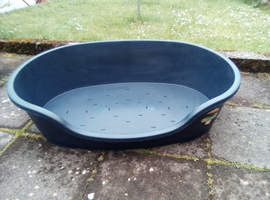 XX LARGE PLASTIC DOG BED