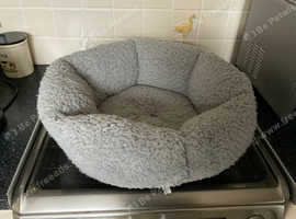 Donut style dog bed
