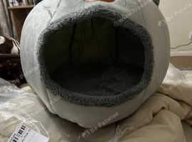 Pet bed for cat or dog