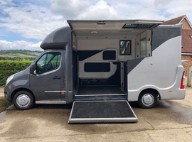 Staffordshire Horseboxes 3.5tonne Renault master Horsebox