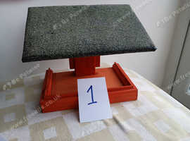 Fixed bird feeders