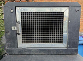 Cab medium dog box