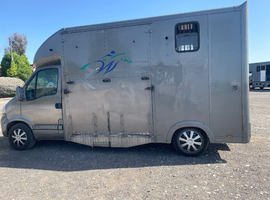 3.5 tonne horsebox Vauxhall Movano