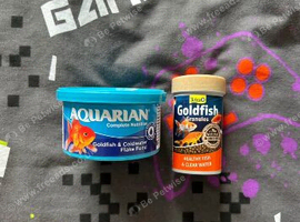 goldfish flakes and pellets