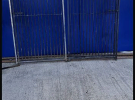 Dog kennel gates