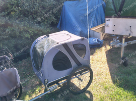Doggy hut dog bike trailer