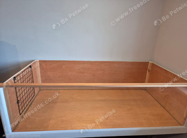 Small pet enclosure