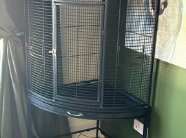 Corner parrot cage