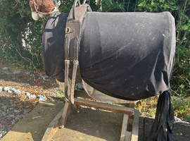 Vaulting training barrel