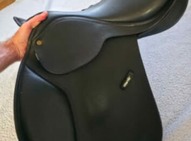 Windier jump saddle 17.5