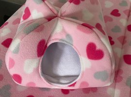 Small pets house with 2 pee pads