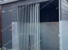 8x4 dog kennel 2 YEAR OLD &pound;350
