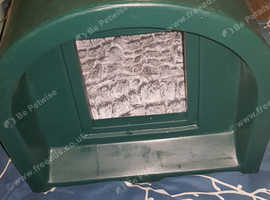 Solid plastic indoor / outdoor cat house