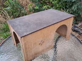 Extra large pet house/shelter/hide for rabbits guinea pigs tortoise etc