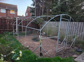 Hen walk in cage with door