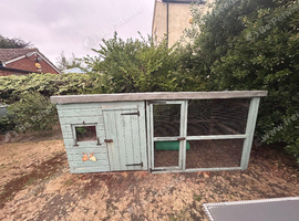 Custom build Extra-Large Wooden Rabbit Hutch & Integrated Run Setup