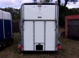 2002 Bateson Deauville Horse Trailer.