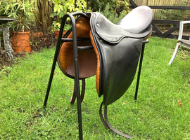 Dressage saddle 17&rdquo;