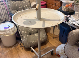 2 cracking bird playstands with bowls
