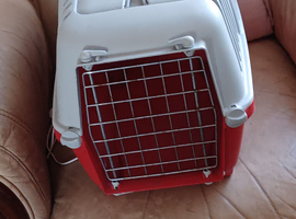 SMALL PET CARRIER GOOD CONDITION