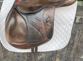 Paul Jones Jump Saddle