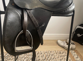 Dressage saddle