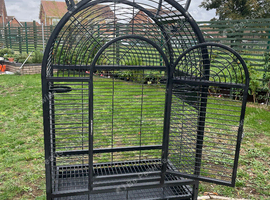 Large parrot cage