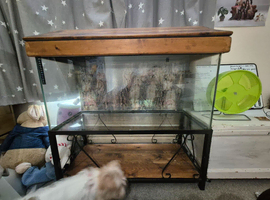 Clearseal fishtank with lid and stand