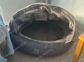 Collared Creatures XL Cocoon bed