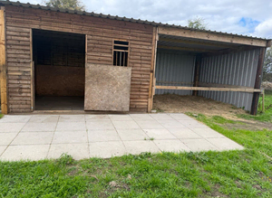 Livery yard Darfeild