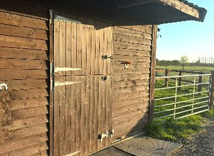DIY Stables and grazing in barnetby