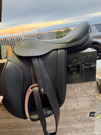 Black Country 17 inch saddle, brown, wide. grafter working Hunter saddle