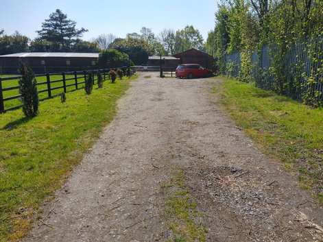 Laurel Meadow stables Sunbury on Thames